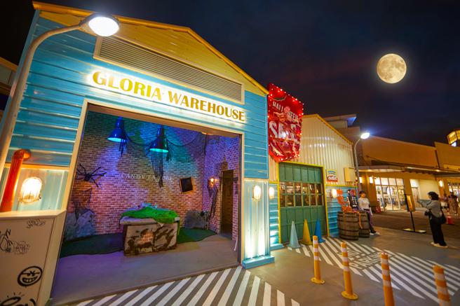 華泰名品城迎接萬聖節打造骷髏車庫、骷髏工廠，螢光骷髏人相當搶眼。（華泰名品城提供／朱世凱台北傳真）