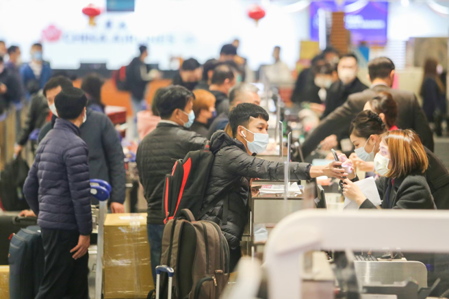 有網友好奇發問，如果同行有人想借行李箱空間放東西，大家會不會借？引發眾人討論。(示意圖，資料照)