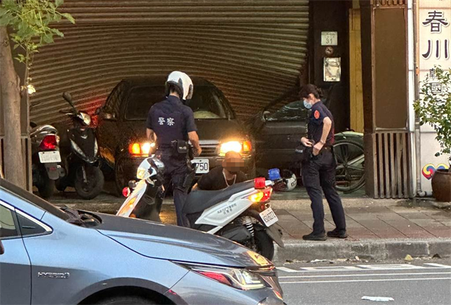 张姓男子今年6月开车衝撞民宅，虽立即遭逮，但警方怀疑案情不单纯，找到幕后教唆者为李男。（本报资料照）