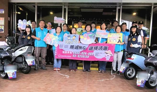「打詐村里長隊」宣導反詐騙及婦幼安全。（警方提供）