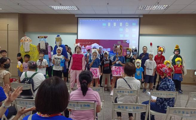 「112年客語深根服務計畫」10月15日下午在新客家文化園區文物館舉辦培訓課程成果發表。（圖片來源：高雄市客委會提供）
