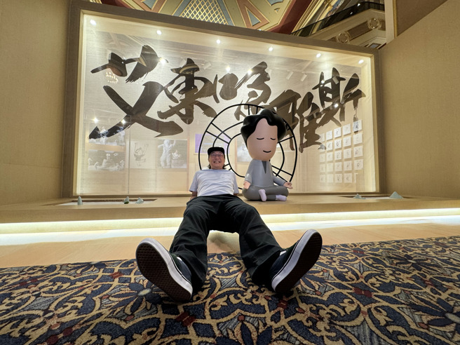 陳奕迅誤躺李克勤「硬床」，整夜失眠竟與貝克漢有關。（環球音樂提供）