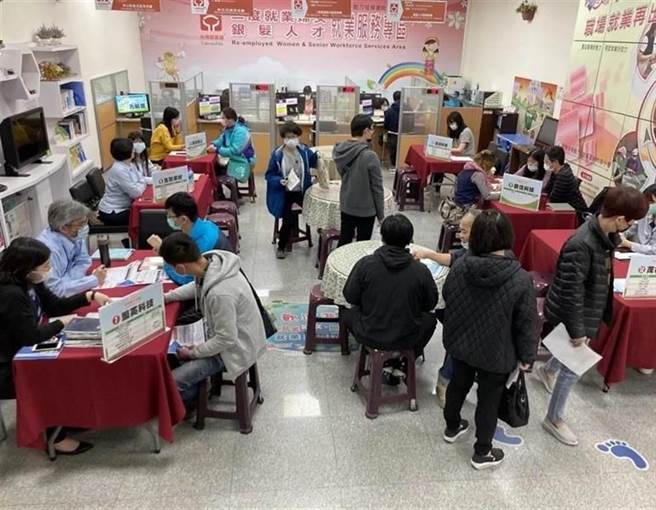 劳动力发展署桃竹苗分署，10月18、25日陆续在苗栗县竹南科学园区就业服务台、苗栗就业中心，举办徵才活动。（劳动力发展署桃竹苗分署提供／李京升苗栗传真）