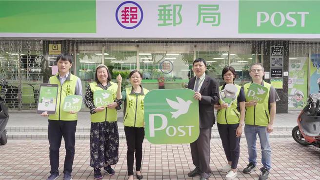 中華郵政協理陳棟梁（右三）代表參加鷹眼識詐聯盟誓師大會，全力協同防制詐騙，保障儲戶財產安全。 （圖／中華郵政公司提供）