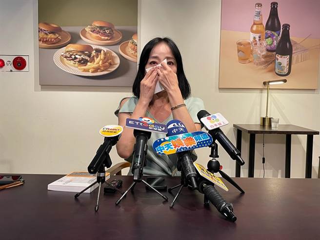 范瑞君讲到入围金钟奖的角色忍不住落泪。（林淑娟摄）