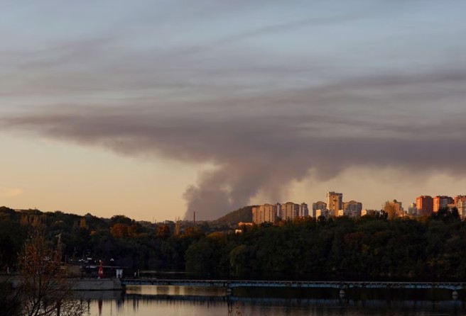 頓內次克首府西北邊5公里的阿夫迪夫卡，在開戰以來一直被烏克蘭掌握，令頓內次克親俄勢力備感威脅。在上周開始，以相當猛烈的攻勢打擊阿夫迪夫卡，試圖逼退烏克蘭軍。(圖/路透社)