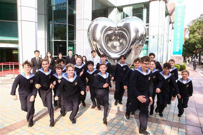 被誉为世界最美歌声的维也纳少年合唱团，过去连年来台演出，仅因疫情曾中断，今年应玉山银行邀请再度来台。（邓博仁摄）