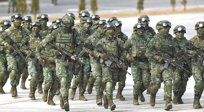 栗正杰下战帖，要跟陆军司令部比训练新兵。（示意图，本报资料照片）