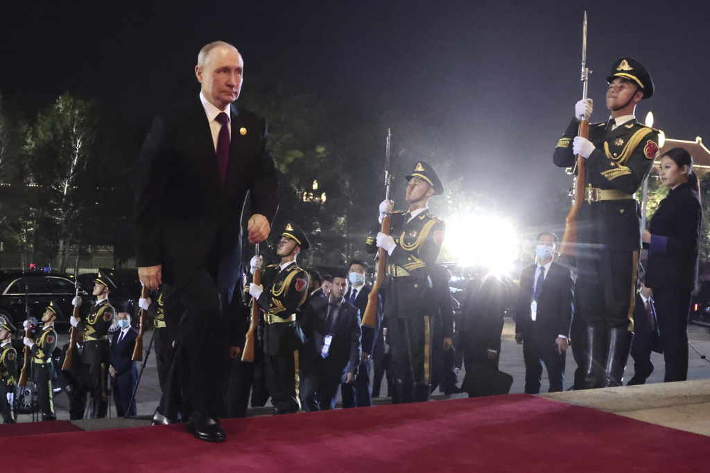 2023年10月17日，俄罗斯总统普丁抵达北京参加「一带一路」论坛，以及欢迎仪式。（美联社）