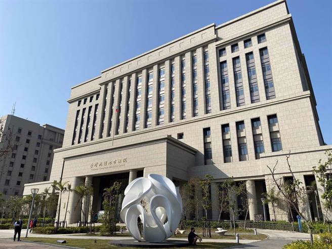 桃园地院经审理，最终依乘机猥亵罪、强制性交未遂2罪，合併处2年6月徒刑。（图 / 中时资料照）