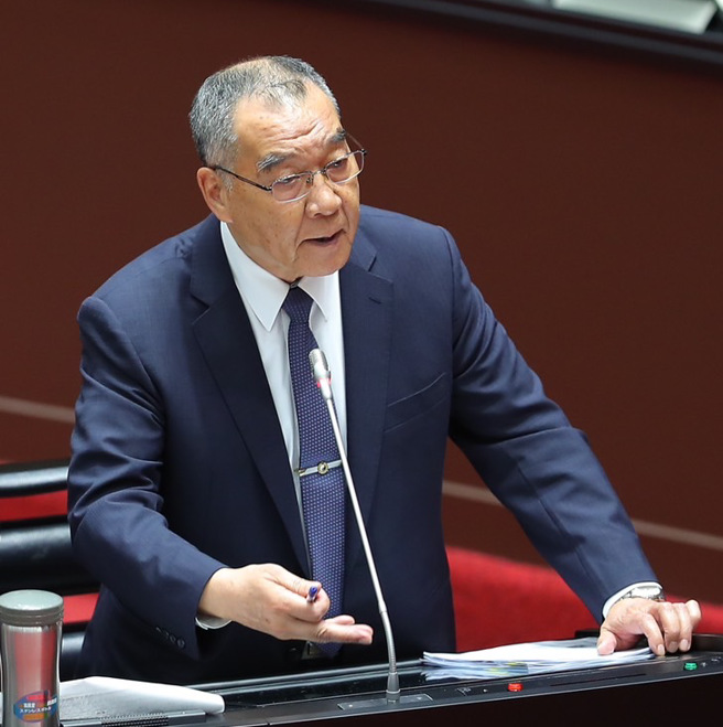 立法院17日舉行院會國防部長邱國正回答立委提問。（季志翔攝）