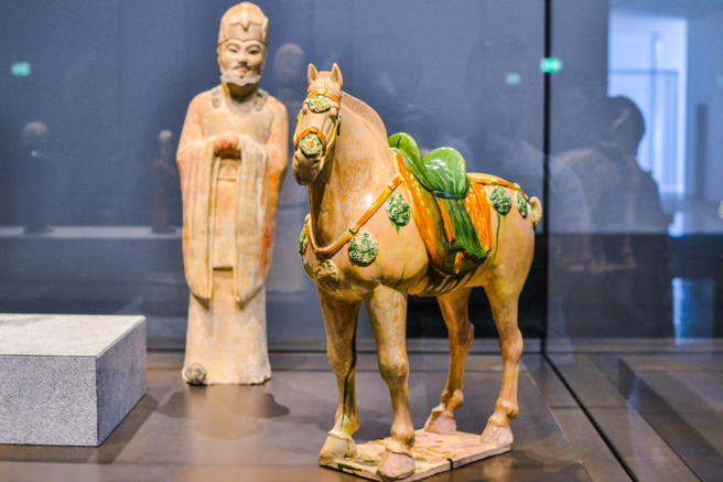 唐三彩的釉色以黄、绿、褐为主，却少有黑色的釉陶，主要是黑色釉料在高温条件下难成色。(示意图/达志影像)