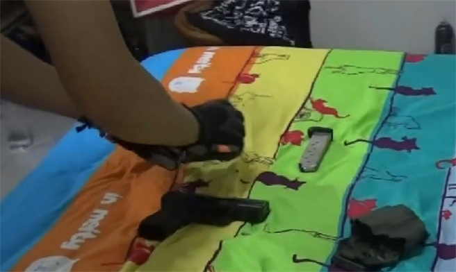 除了毒品，洪嫌於租屋處藏多把槍枝。（翻攝照片／洪靖宜高雄傳真）