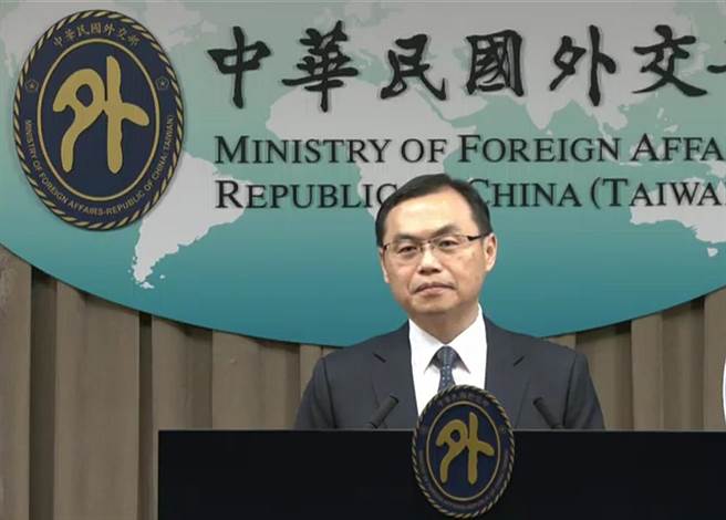 以巴衝突扩大，外交部：已协助156人离开以色列。外交部亚非司长贺忠义。（翻摄自外交部直播画面）