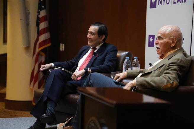 前總統馬英九於美東時間16日下午，在美國紐約大學（NYU）發表演說，引發綠營府院黨群起反批。（馬辦提供）