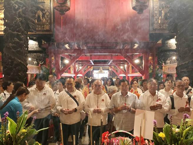 大陆昆山慧聚天后宫妈祖16日起驾，来台展开为期 5 天4夜传香递缘活动，17日抵达大甲镇澜宫，双方缔结为姊妹庙。（陈淑娥摄）