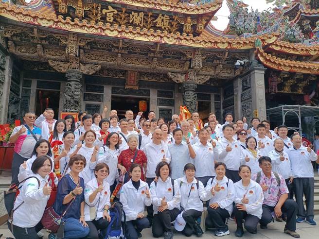 大陆昆山慧聚天后宫妈祖16日起驾，来台展开为期 5 天4夜传香递缘活动，17日抵达大甲镇澜宫，双方缔结为姊妹庙。（陈淑娥摄）