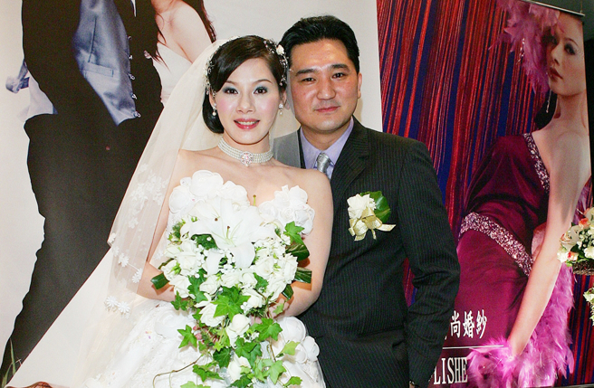 陳雨杉當年風光嫁給五分埔老闆張嘉麟。（圖／中時資料照片）