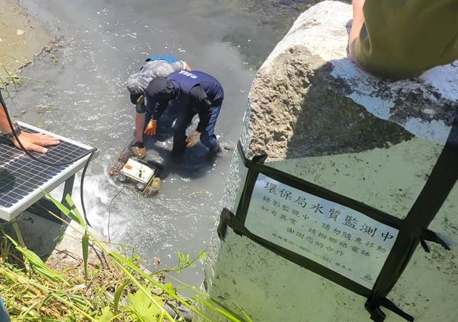 花蓮縣環保局在境內易受污染水域，設置移動式水質感測器，加以進行河川水質監控。（花蓮縣環保局提供／王志偉花蓮傳真）