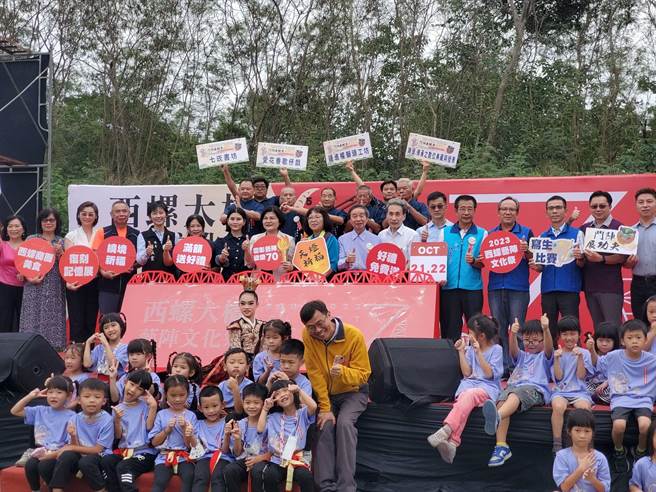 雲林縣政府及西螺七崁武術文教基金會聯手舉辦西螺大橋通車70周年慶、七崁武術嘉年華，今（17日）舉行記者會。（周麗蘭攝）