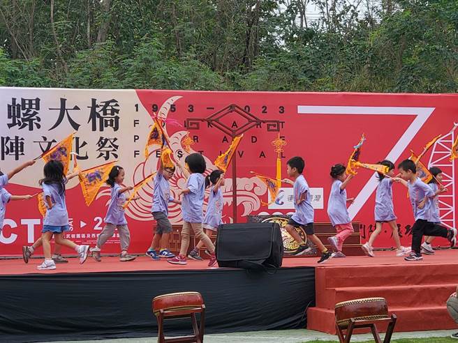 西螺鎮上的安定國小非營利幼兒園、大鳥幼兒園、西光幼兒園也都在遊戲及舞蹈中融入七崁武術文化。（周麗蘭攝）