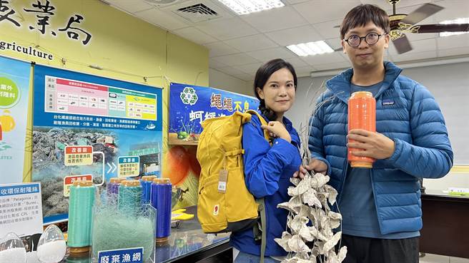 台南市政府以每公斤15元獎勵金回收廢蚵繩，交由民間業者處理，經台化重新製成尼龍紡絲織布，可做成服飾、輪胎等。（張毓翎攝）