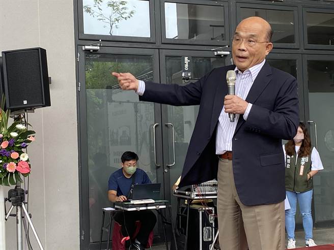 蘇貞昌批桃園沒能力築巢引鳳，大讚黃偉哲、陳其邁用心帶動地方發展。（曹婷婷攝）