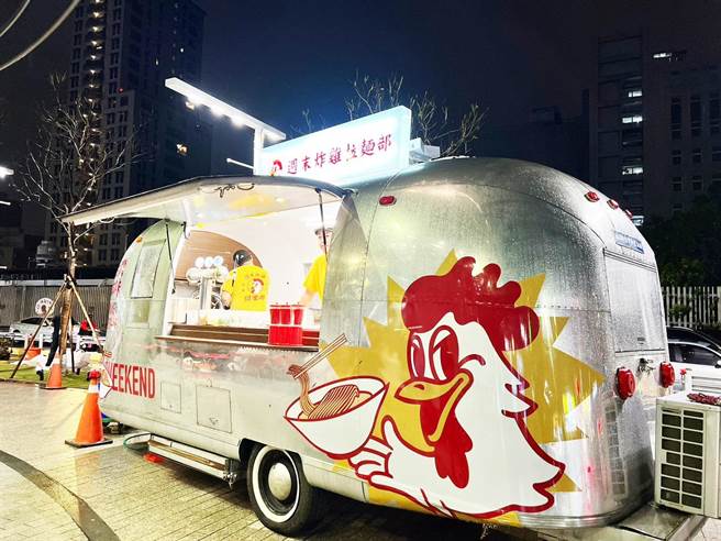 Global Mall新北中和集結三大爆紅美食快閃，包括週末炸雞俱樂部、Ivorish、Celebrate BBQ，並共同打造風格露營車。（Global Mall提供／朱世凱台北傳真）