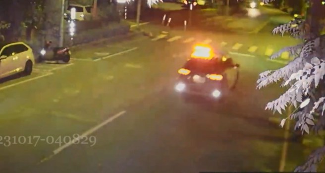 警方赶往事发现场。（黄仲瑜翻摄）