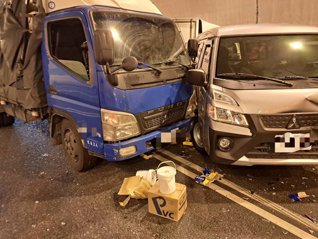 今17日下午15時58分許，國道3號南向22公里內側發生5輛車追撞事故。（圖／警方提供）