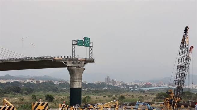 東豐快速道路已於2022年復工，國民黨立委江啟臣17日會勘進度，同時爭取東豐快銜接新社129線。（陳淑娥攝）