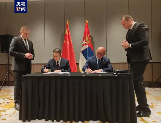 中车长春轨道客车公司与塞尔维亚正式签署塞尔维亚高速动车组车辆採购合约。（图／央视新闻）