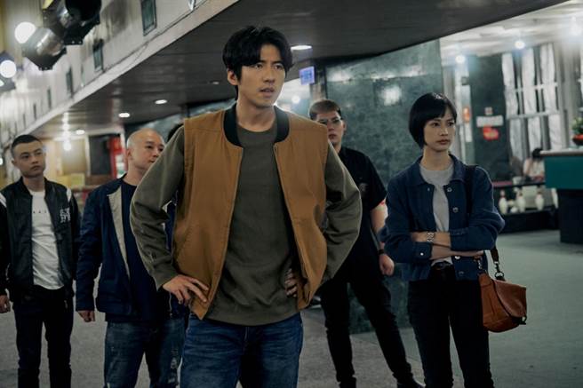 傅孟柏在《美食无间》和简嫚书一起追查真相。（发起日影视提供）