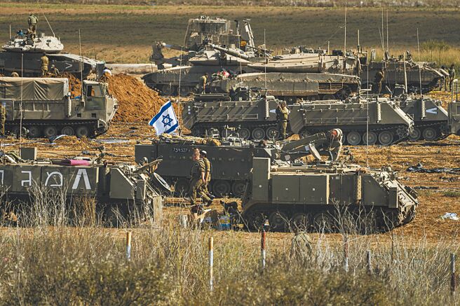 以色列上周末曾給予加薩人民24小時盡速往南撤離，如今期限已到，以國軍方至昨晚截稿前尚未有所行動。圖／美聯社