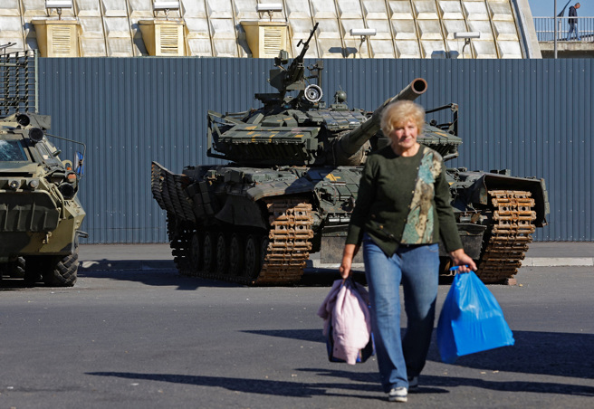 英國智庫「皇家聯合軍事研究所」（RUSI）公開圖像揭露北韓有大規模向俄羅斯供應彈藥，不僅影響烏克蘭戰局發展，更牽動東亞安全情勢。（圖／路透社）

