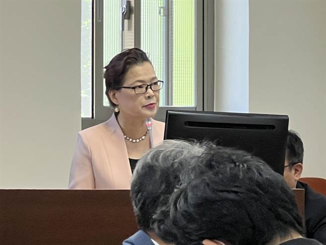 美國商務部宣布進一步對陸出口晶片管制，輝達產品臭影響，是否衝擊台灣半導體業者生意，經濟部長王美花認為，影響比較間接，且AI晶片全球是供不應求。(王玉樹攝)