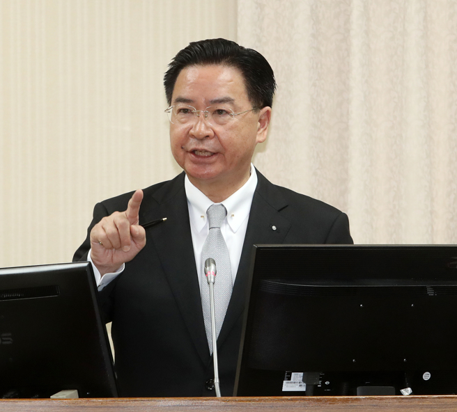 立法院外交及國防委員會18日邀請外交部長吳釗燮報告業務概況。（劉宗龍攝）