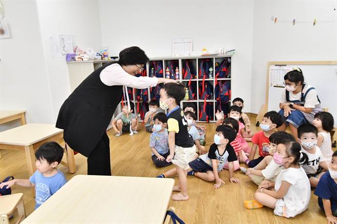 王惠美表示，近年县府积极兴建0至2岁的育婴中心，目前已有4间完成，未来预计要打造28间育婴中心，让照顾比提高至1：4，希望让孩子们可以得到更好的照顾。（彰化县政府提供／吴建辉彰化传真）