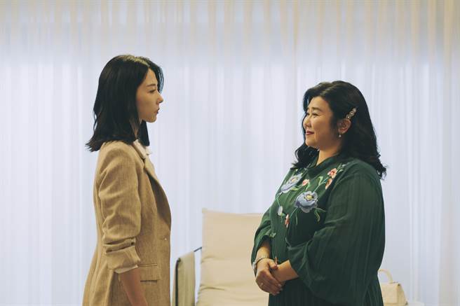 《恶女》邵雨薇（左）突破尺度的演出和林美秀演技震惊试映观眾。（CATCHPLAY提供）