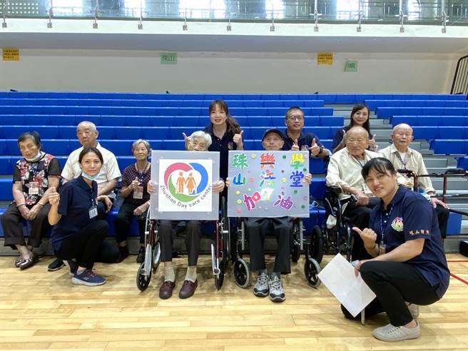 金门县积极建构在地老化照顾体系，并已完成「一国中学区一日照」政策。（于家麒摄）