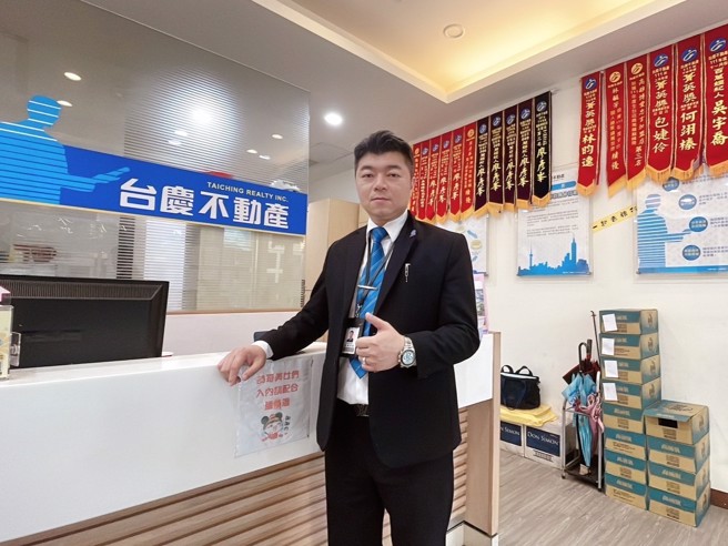 廖彥峯在房仲業耕耘24年，堅持誠實服務，寧可不成交，也不願損及客戶權益。（圖片來源：永慶房產集團）