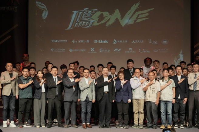 台南台鋼獵鷹新球季喊出「鷹ONE」口號。（台南台鋼獵鷹提供）