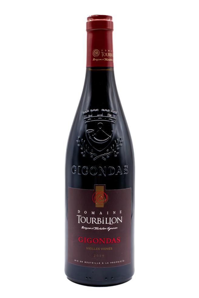 大润发法国隆河陀飞轮庄园红酒，全台限量360瓶，原价1299元、优惠价999元。（大润发提供）