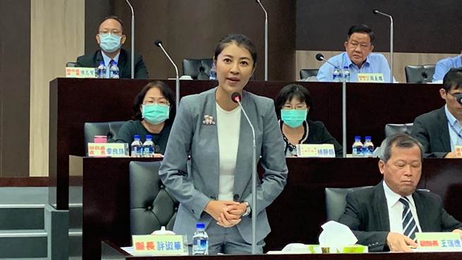 南投縣長許淑華今天在縣議會施政報告表示，今年7月跟大陸簽訂的10億元農產品訂單將在11月開始出貨到舟山港在轉運到各配售點。曾雪蒨攝