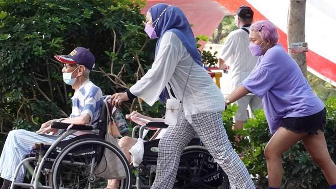 劳动部建立「外国仲介公司引进移工失联过高停权」机制，未来将再提高来源国外国仲介的「连带责任」。图／本报资料照片