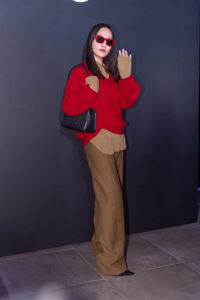 林映唯以近期火紅的美拉德配色現身，大推本季襯衫完整秋冬穿搭豐富度。（吳松翰攝） 