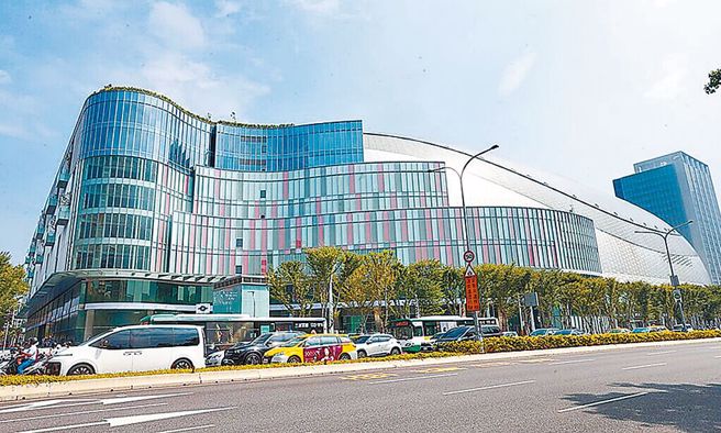 大巨蛋6日完成消防设备检查，取得使用执照后就可试营运1个多月，可望赶上12月亚洲棒球锦标赛。（本报资料照片）