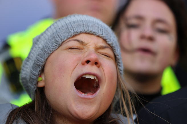 2023年10月17日，英国警方今天以违反公共秩序罪名起诉瑞典环保少女童贝里。（路透社）
