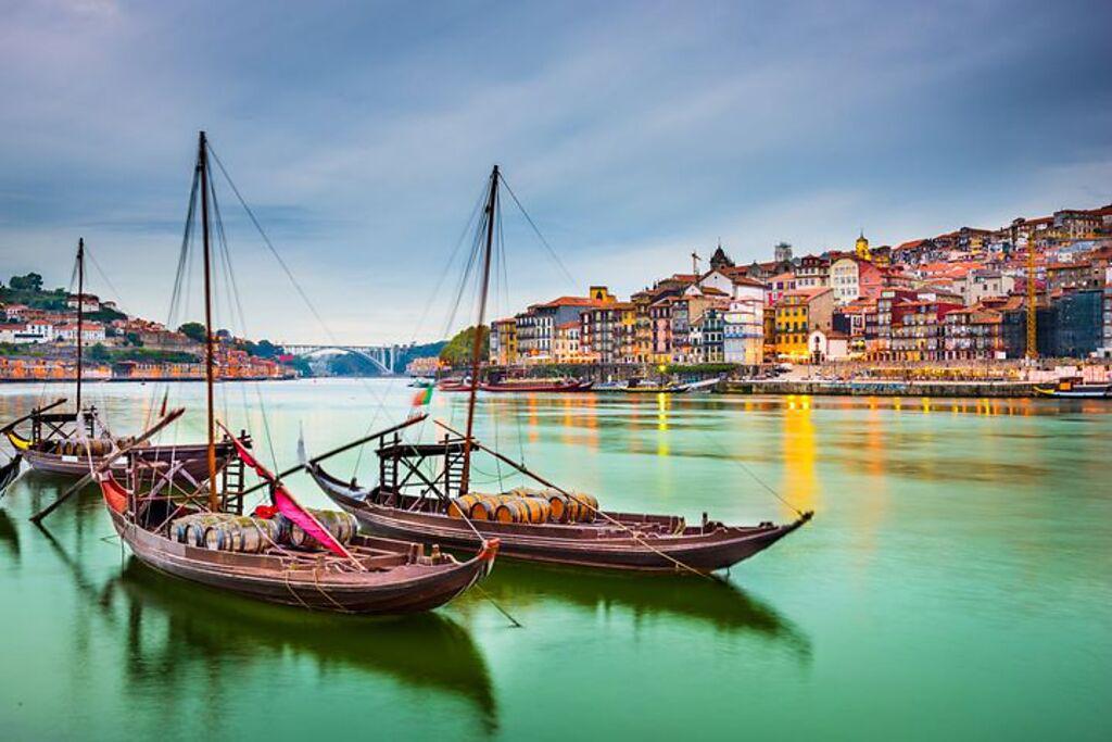 ▲葡萄牙老城區波多，以遊船體驗杜羅河兩岸風情。　圖：shutterstock／提供