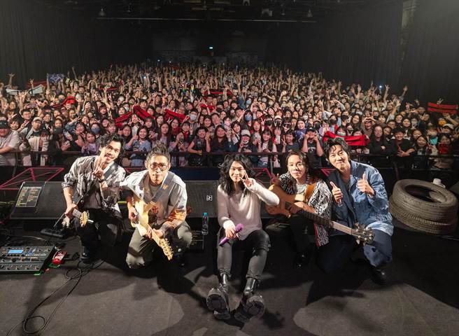 麋先生日前举办演唱会，开心与粉丝互动。（相信音乐提供）